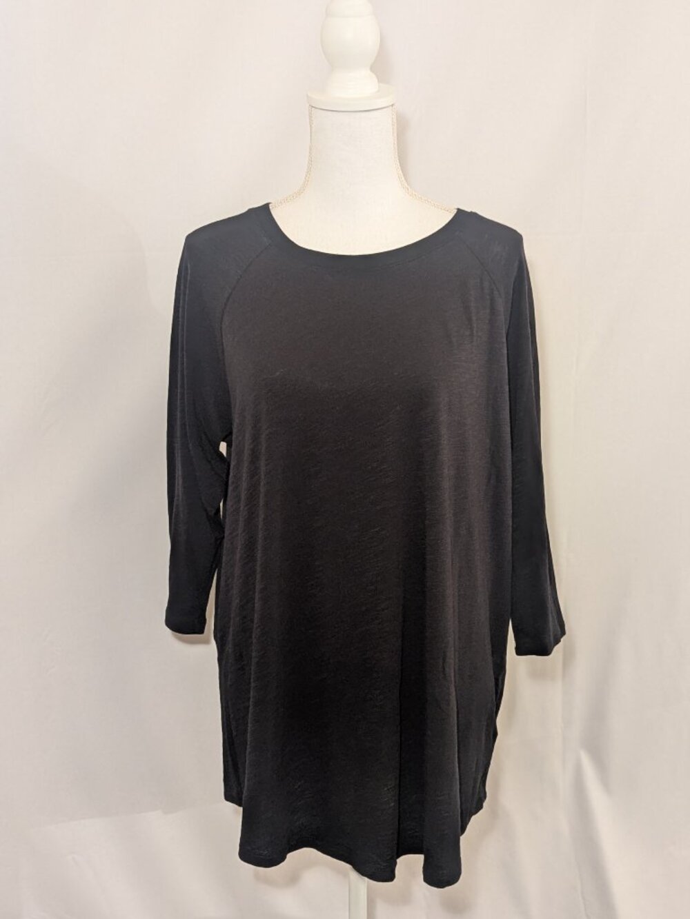 Torrid Super Soft Black 3/4 Sleeve Raglan Top/Tee Size 2 Used but VGC